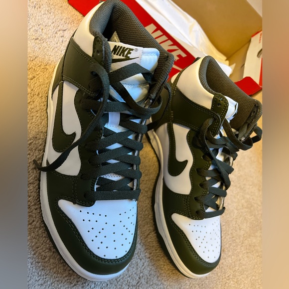 BRAND NEW IN BOX- green and white Nike high dunks - Picture 2 of 5